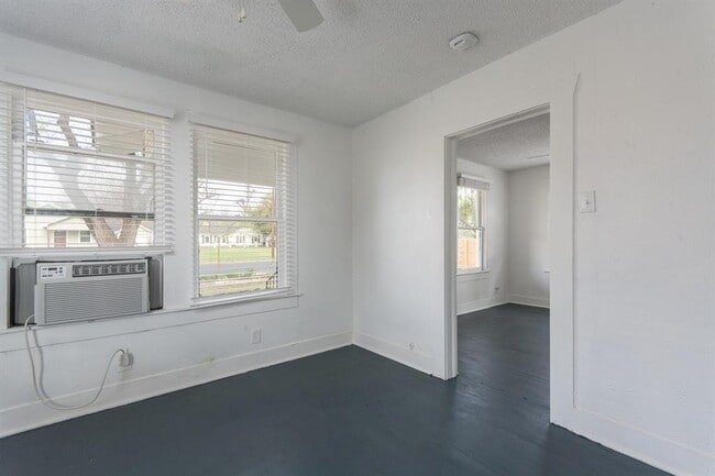 Building Photo - 57 Chalmers Ave