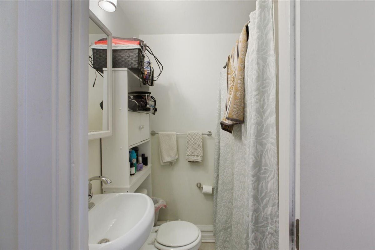 Building Photo - 316 Lake St