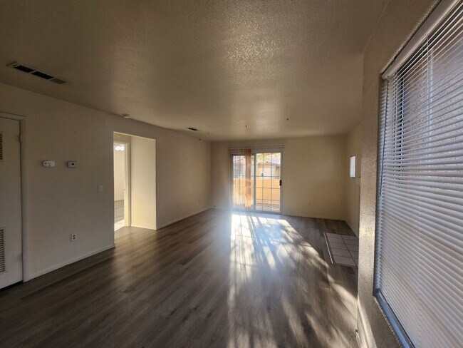 Building Photo - Great Location in Green Valley
