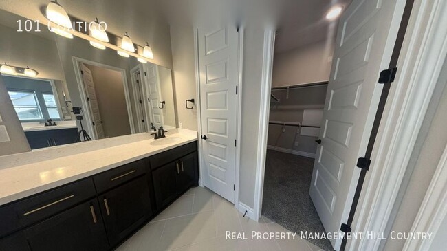 Building Photo - 101 Contigo-