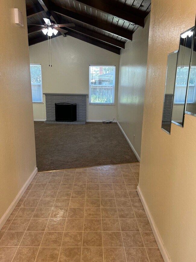 Building Photo - Come See Today
