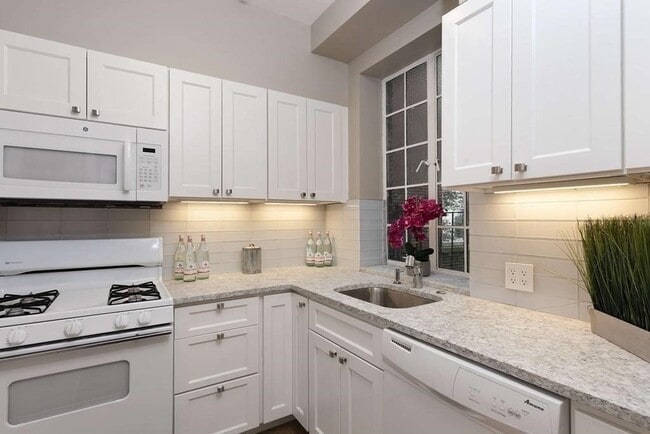 Building Photo - 205 Mt Auburn St