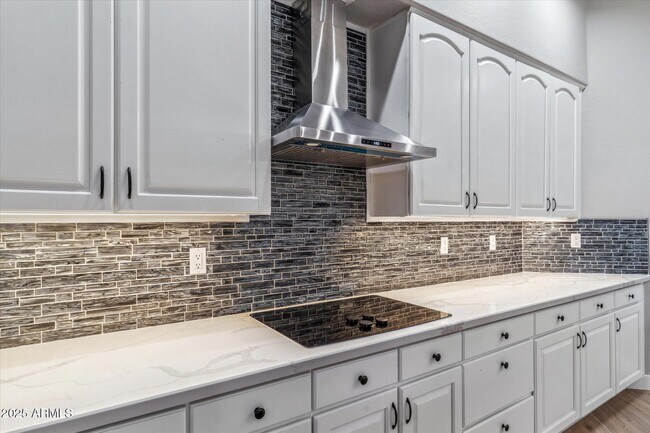 Building Photo - 10695 E Caribbean Ln