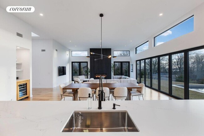 Building Photo - 21 S Edin St