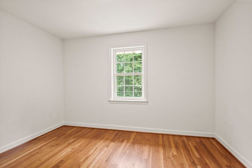 Building Photo - 1640 W Northwest Blvd