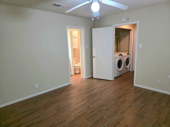 Building Photo - MOVE-IN SPECIAL!! $500.00 DEPOSIT  $500 Prorated rent before July 22nd
