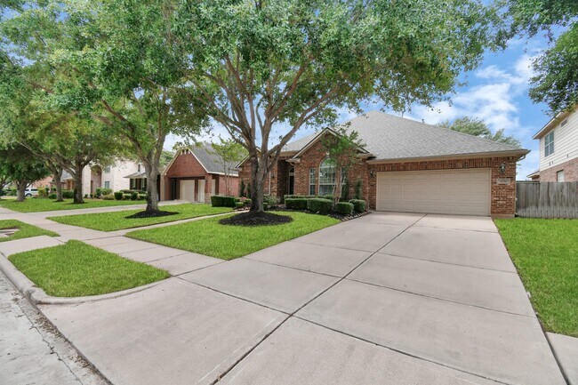 Building Photo - 8030 Crescent Knolls Dr