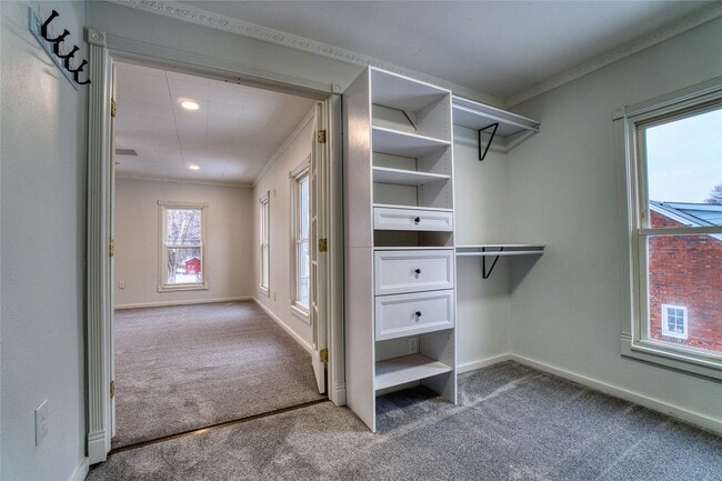 Building Photo - 1702 Lake St