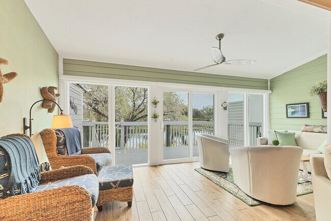 Building Photo - 513 Woodstork Cir