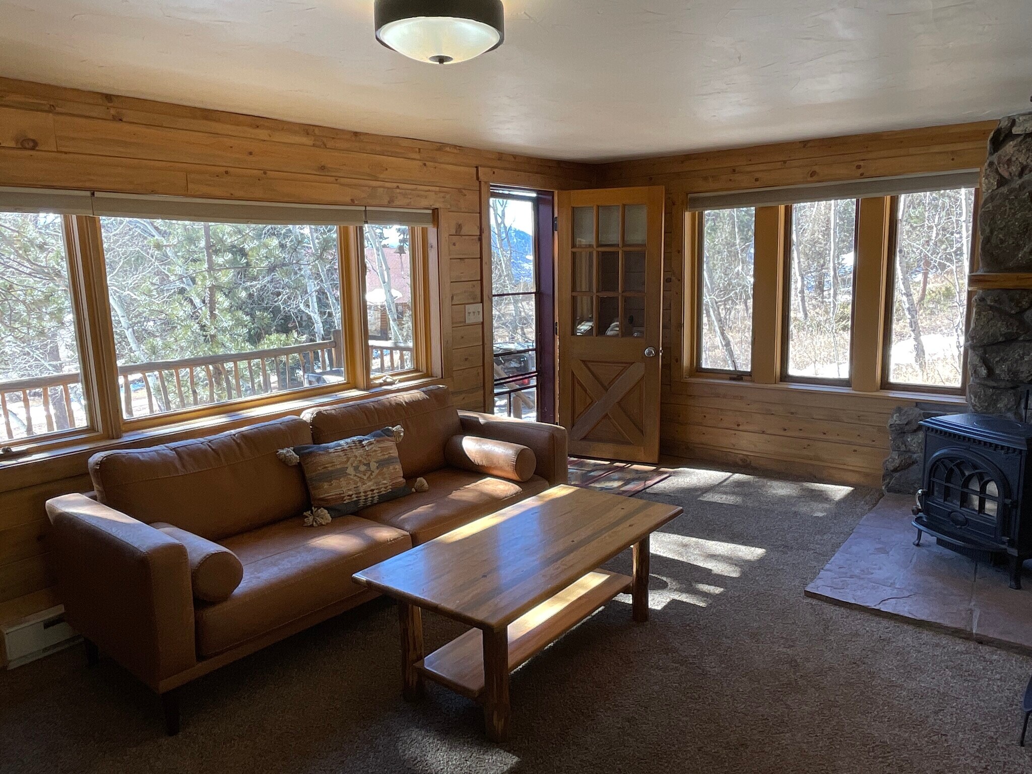 Living Room - 3501 Devils Gulch Rd