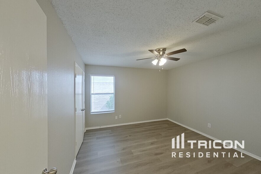 Building Photo - 8769 Garden Springs Dr