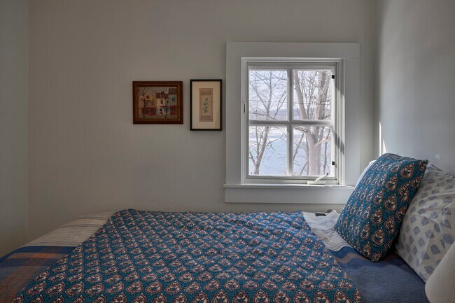 Building Photo - 41 Grinnell St