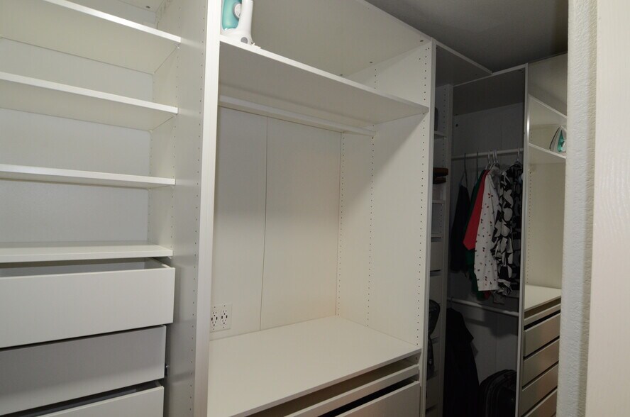 Building Photo - 1671 E Redfield Rd