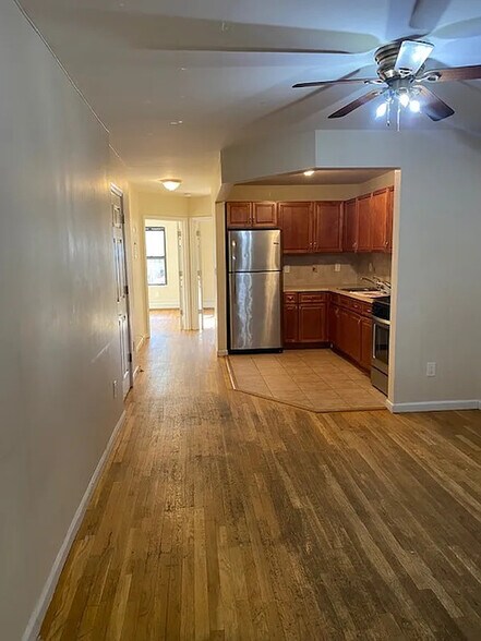 Primary Photo - 122 Stockholm St