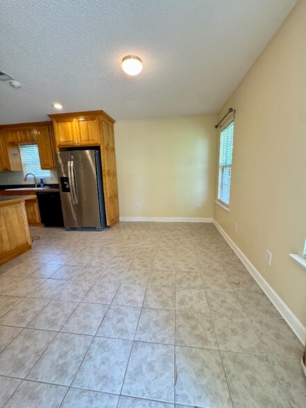 Building Photo - 3863 Heather Way