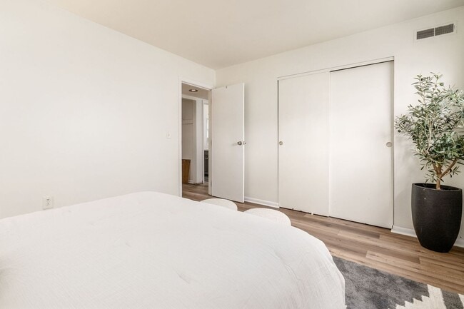 Building Photo - 2 Bed 1 Bath Apartment in Columbus!