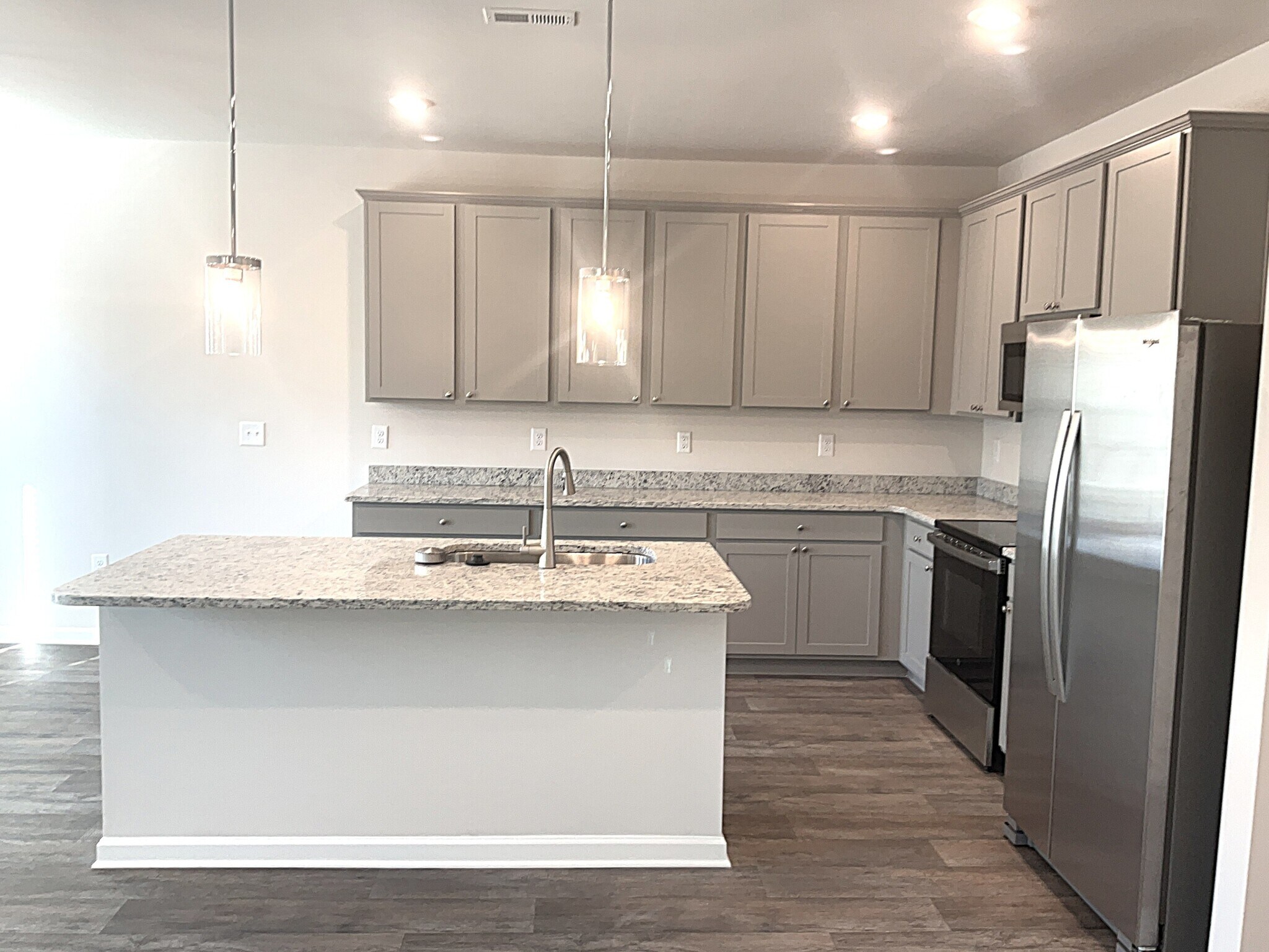 Building Photo - 3260 Emberly Dr