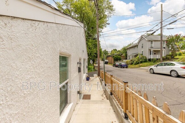 Building Photo - 79 Horner St