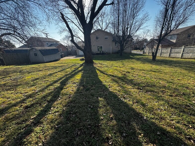 Building Photo - 5128 Brucewood Dr