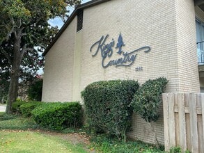 Building Photo - Two Bedroom , Two Bathroom