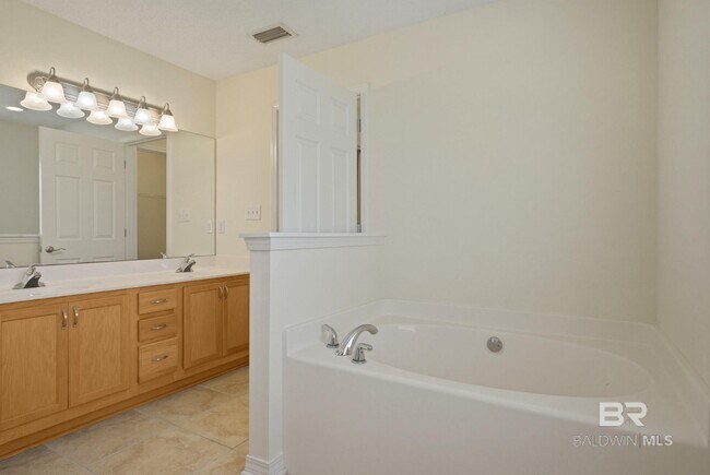 Building Photo - 22413 Bobcat Ln