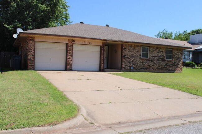 Building Photo - Newly Remodeled! Close to Tinker