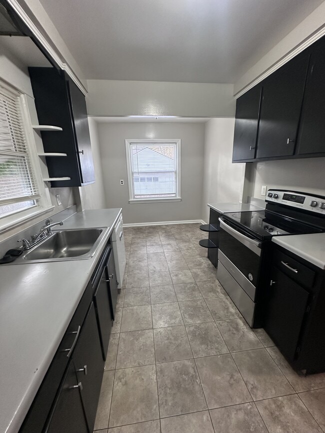 Building Photo - 1240 Avondale Rd