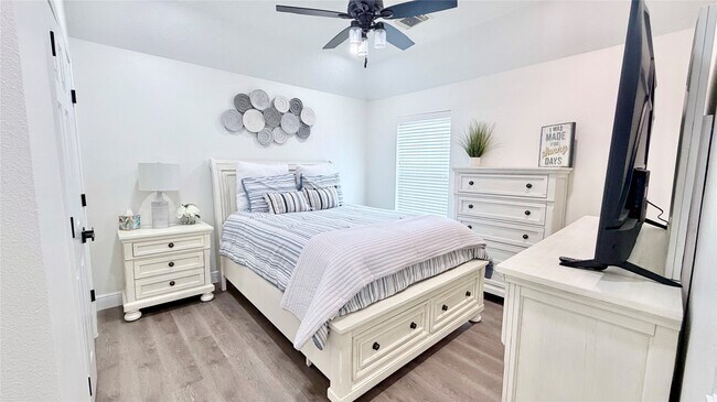 Building Photo - 2708 Sunnycreek Ln