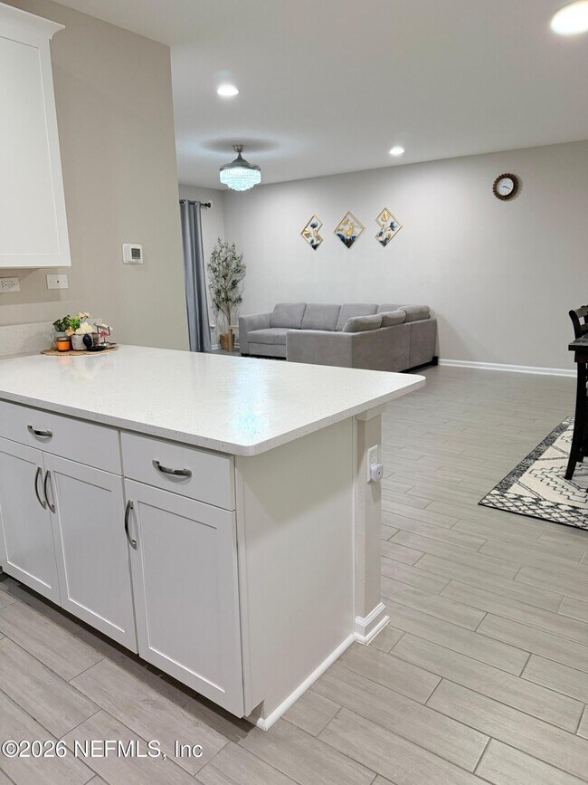 Building Photo - 70 Golden Fern Dr