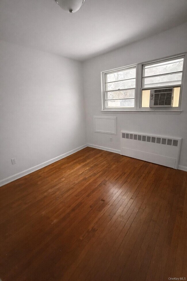 Building Photo - 46 Elmira St