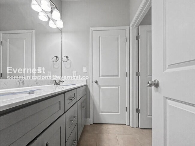 Building Photo - Limited Time Special Offer / 3 Bed/3 Bath Home with Garage / Pet-Friendly / Vouchers Accepted / A...