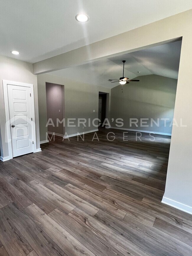 Building Photo - 311 Kennesaw Ave