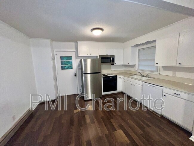 Building Photo - 3017 Arnold Dr