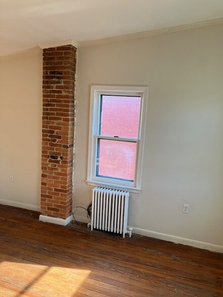 Building Photo - 414 George St