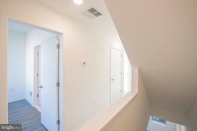 Building Photo - 3013 Evergreen Walk