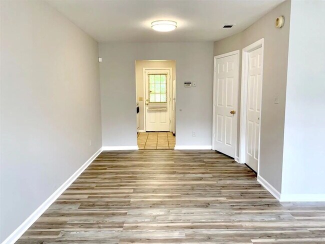 Building Photo - Affordable 4/3 Townhome in Timberwood