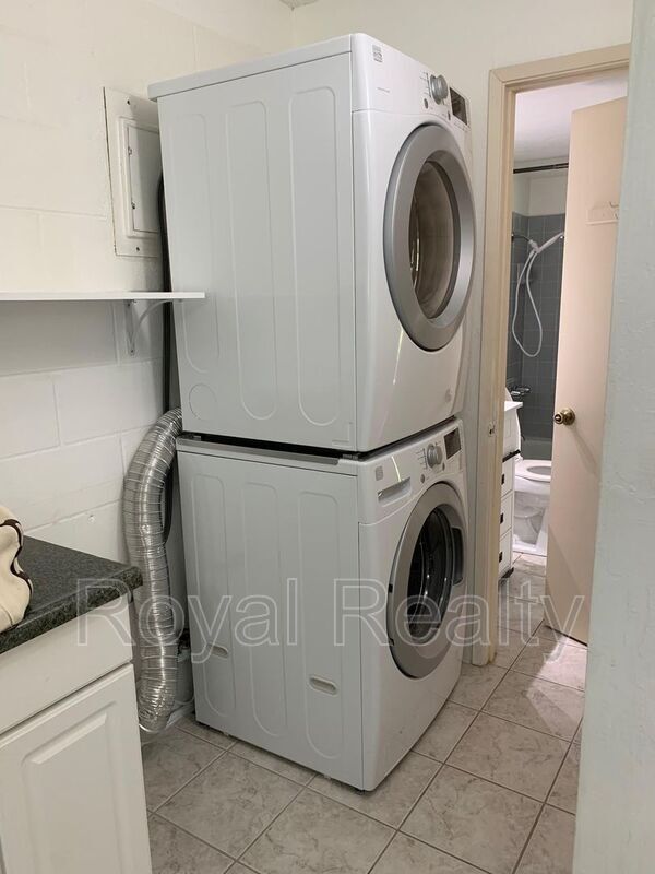 Building Photo - 480 Pio Dr