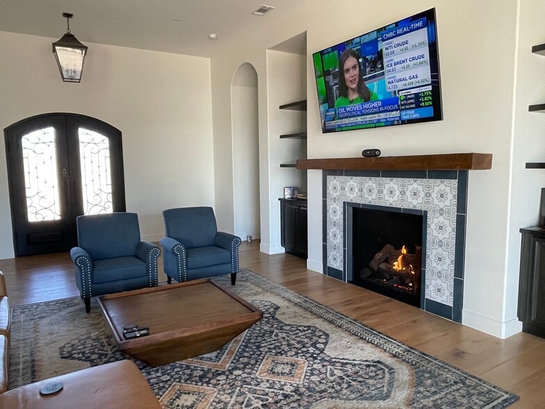 Building Photo - 480 Del Mar