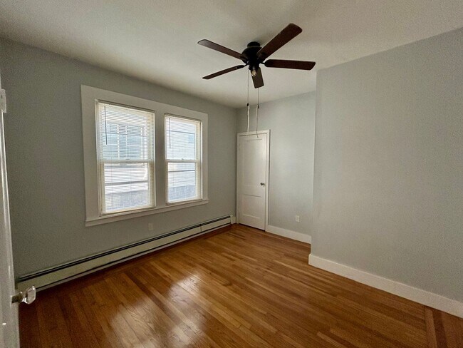 Building Photo - 1st Floor, 3 Bedroom Apartment
