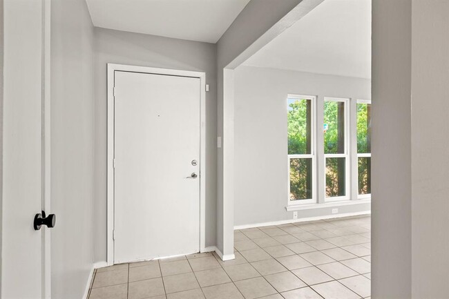 Building Photo - 10425 Quail Ridge Dr