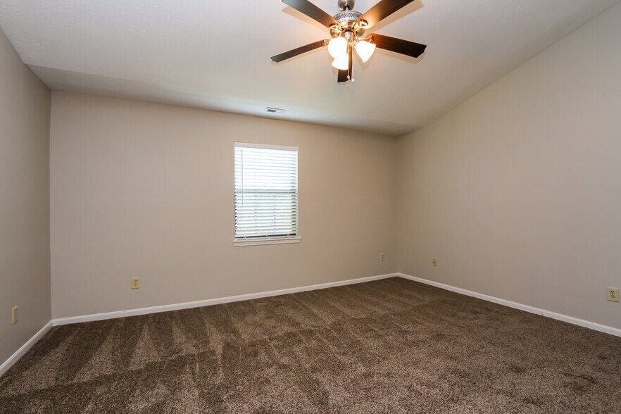 Building Photo - 5766 Pine Knoll Blvd