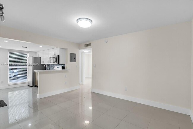 Building Photo - 241 S Royal Poinciana Blvd