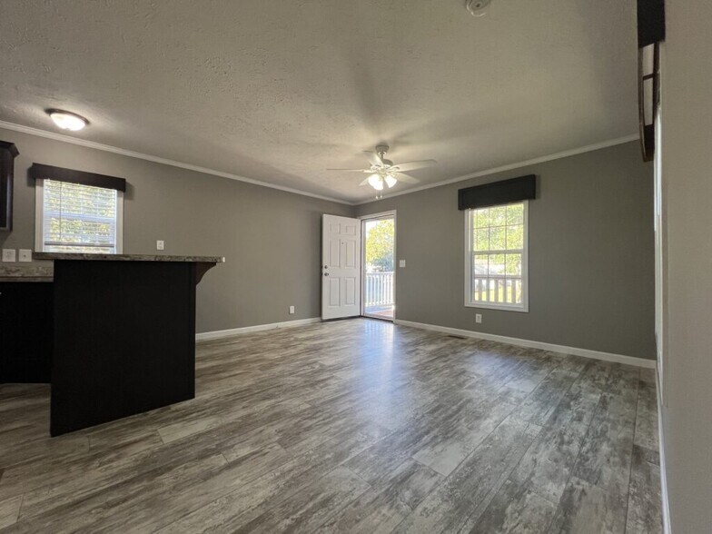 Building Photo - 126 E Sourwood Dr