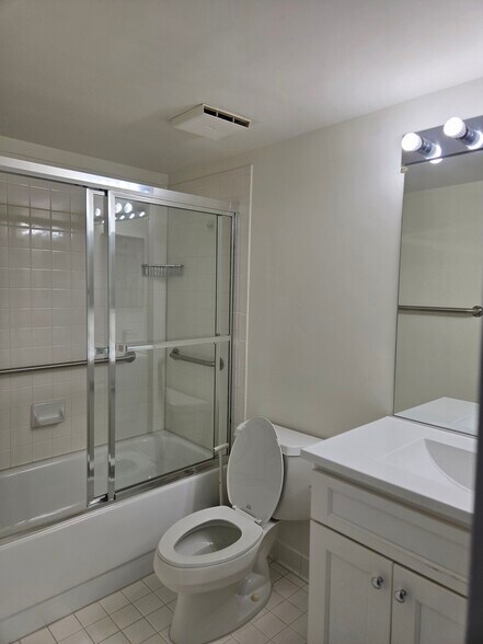 Building Photo - 5450 Whitley Park Ter