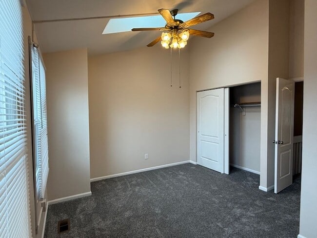 Building Photo - House For Lease