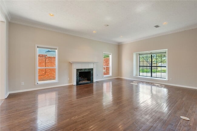 Building Photo - 1205 Brook Hollow Dr