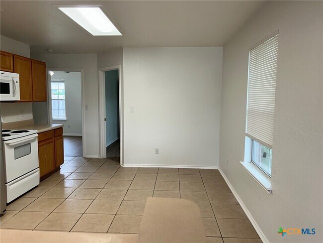 Building Photo - 3041 Pine Valley Dr