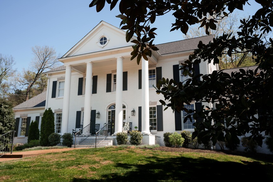 Building Photo - 5360 Hillsboro Pike