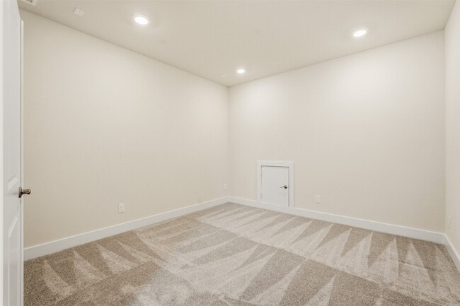 Building Photo - 4615 Bridgewood Dr