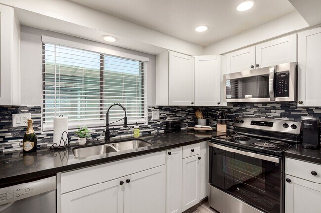 Building Photo - FURNISHED Scottsdale 2/bed/2bath Townhome ...